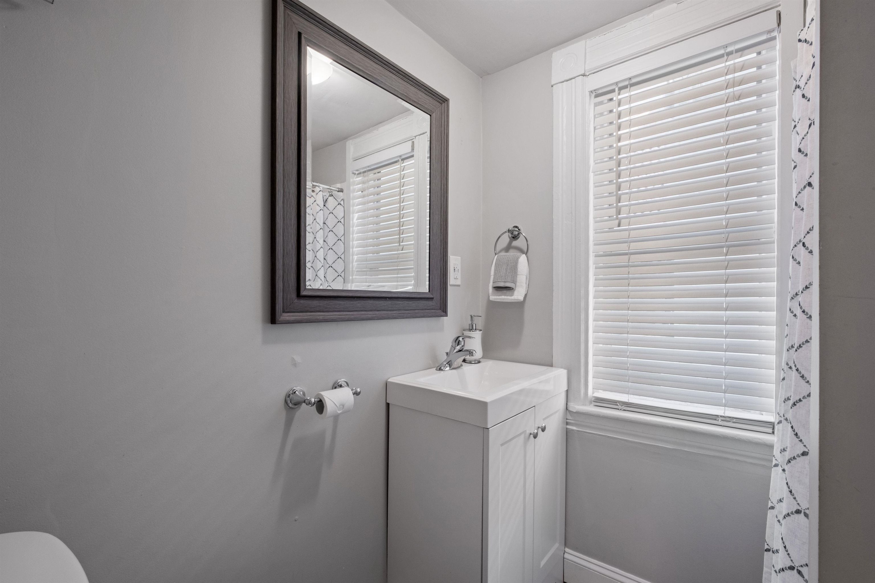 526 Hevey Street, Unit 2 Manchester, NH 03102 - Photo 8 of 17