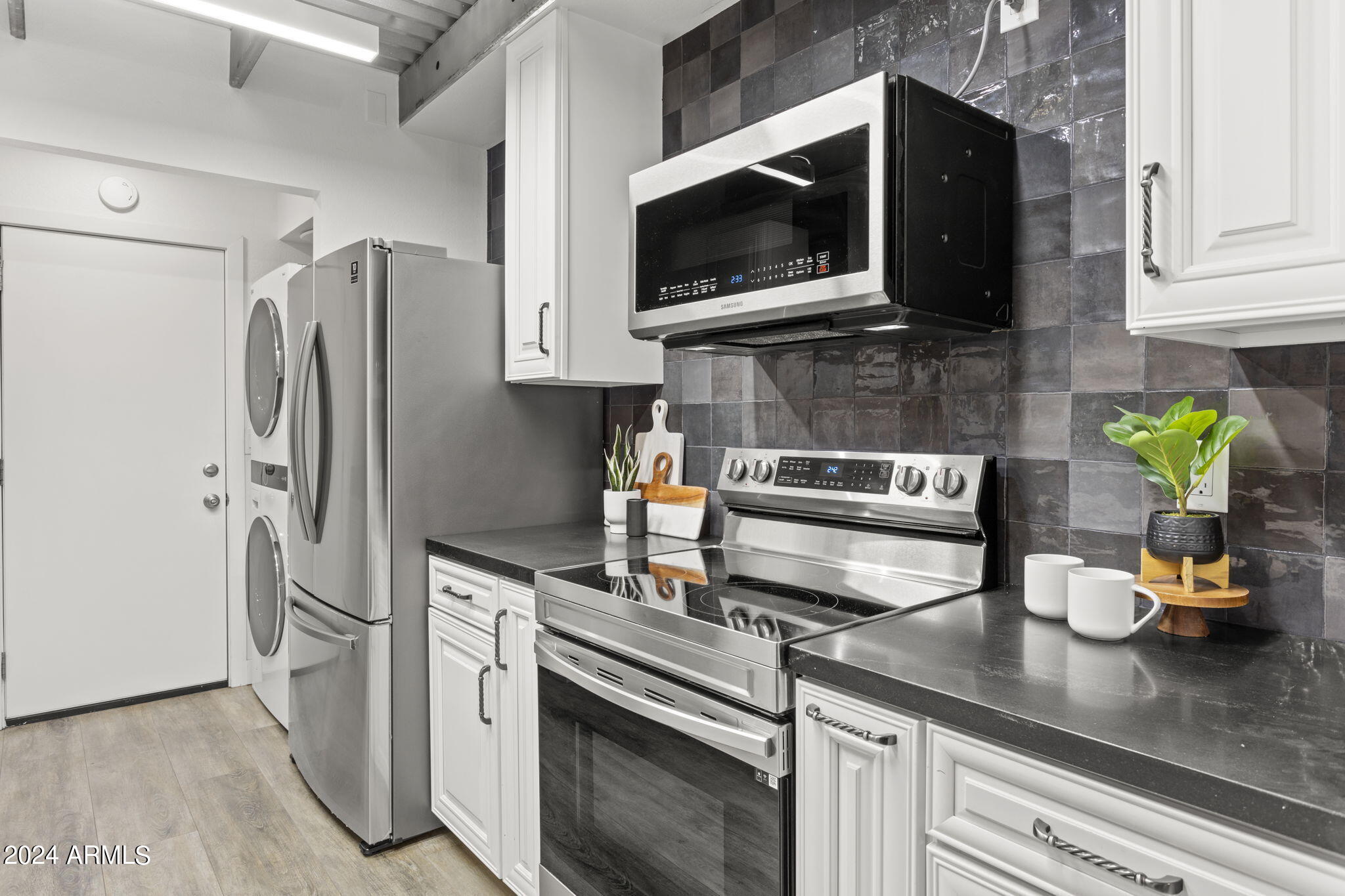 3136 North 38th Street, Unit 1 Phoenix, AZ 85018 - Photo 15 of 42 Built-in microwave, new appliances