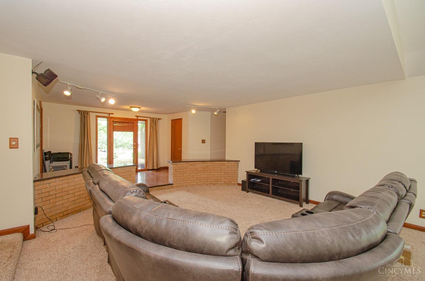 41 Lynn Rae Circle Centerville, OH 45458 - Photo 8 of 35