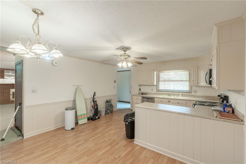 3303 Forestview Drive High Point, NC 27260 - Photo 11 of 29