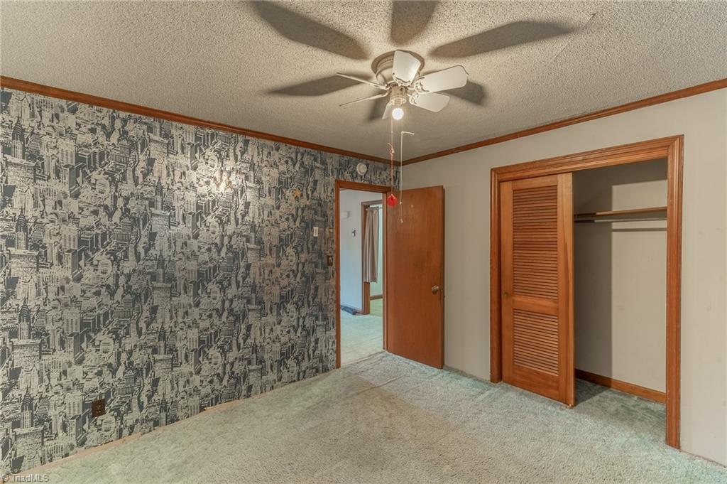 3303 Forestview Drive High Point, NC 27260 - Photo 19 of 29