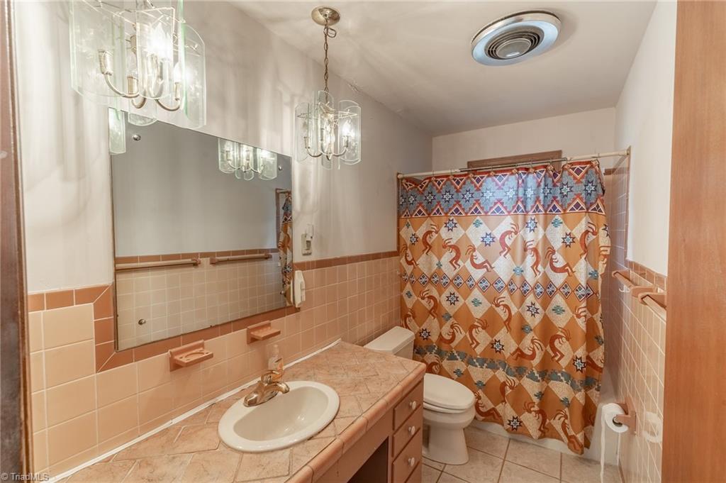 3303 Forestview Drive High Point, NC 27260 - Photo 20 of 29