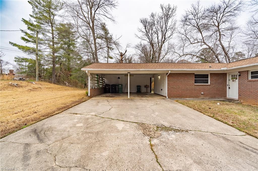 3303 Forestview Drive High Point, NC 27260 - Photo 2 of 29