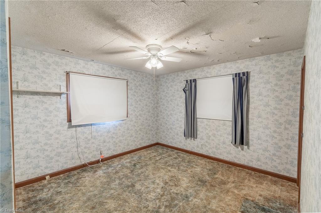 3303 Forestview Drive High Point, NC 27260 - Photo 22 of 29