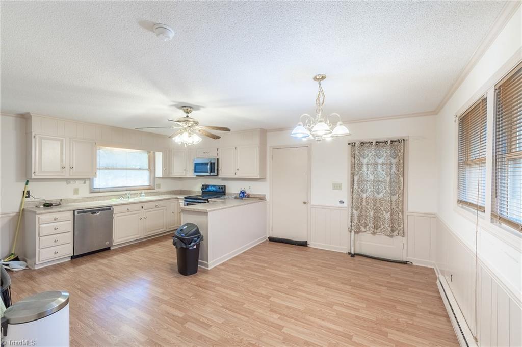 3303 Forestview Drive High Point, NC 27260 - Photo 10 of 29