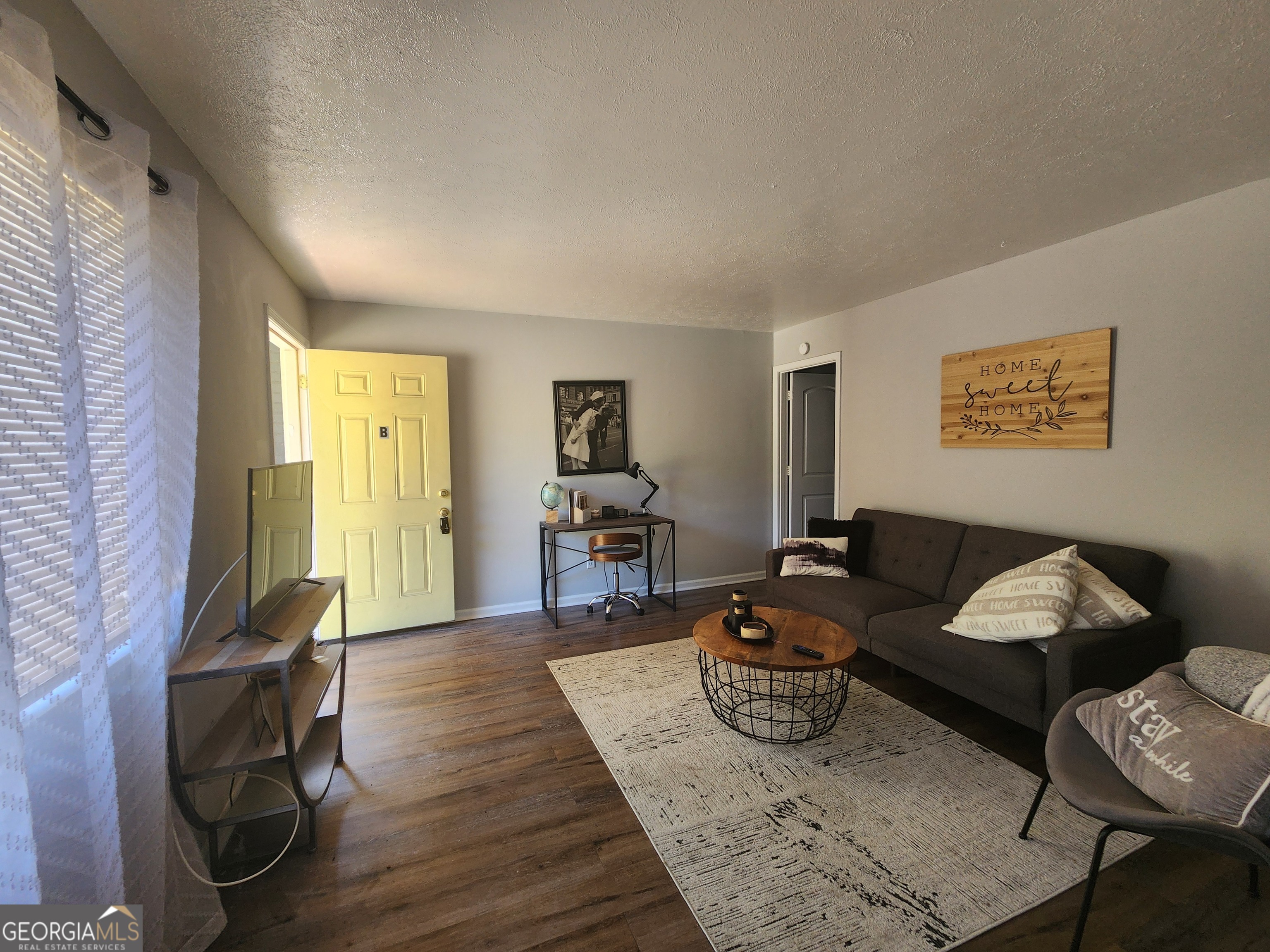 917 Oakview Avenue, Unit D Columbus, GA 31906 - Photo 7 of 13 a living room with furniture