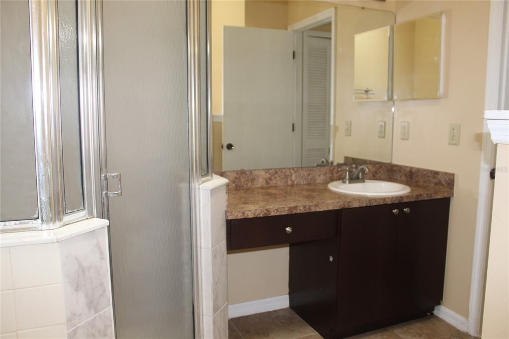 9869 Aloma Bend Lane Oviedo, FL 32765 - Photo 8 of 15 a bathroom with a sink and a mirror