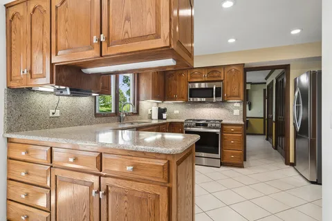$699,000 | 135 Hillcrest Court, Barrington, IL 60010