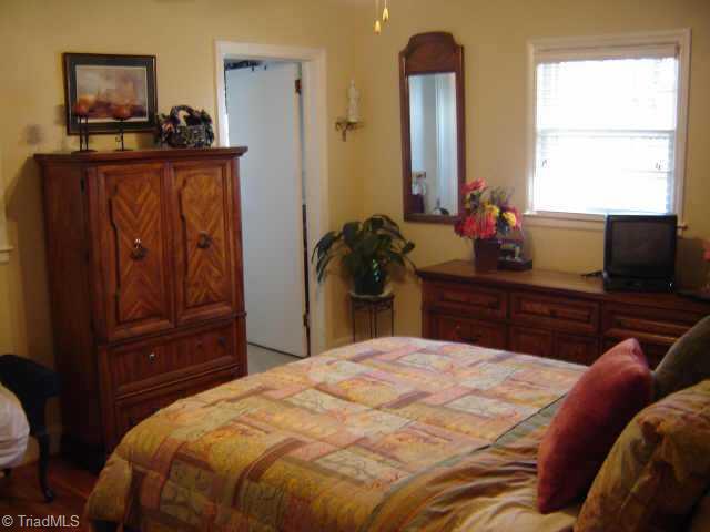 902 Oakview Road High Point, NC 27265 - Photo 5 of 7 Other.