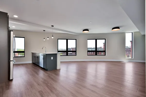 $2,000 | 215 Canal Street, Unit 1, Lawrence, MA 01840