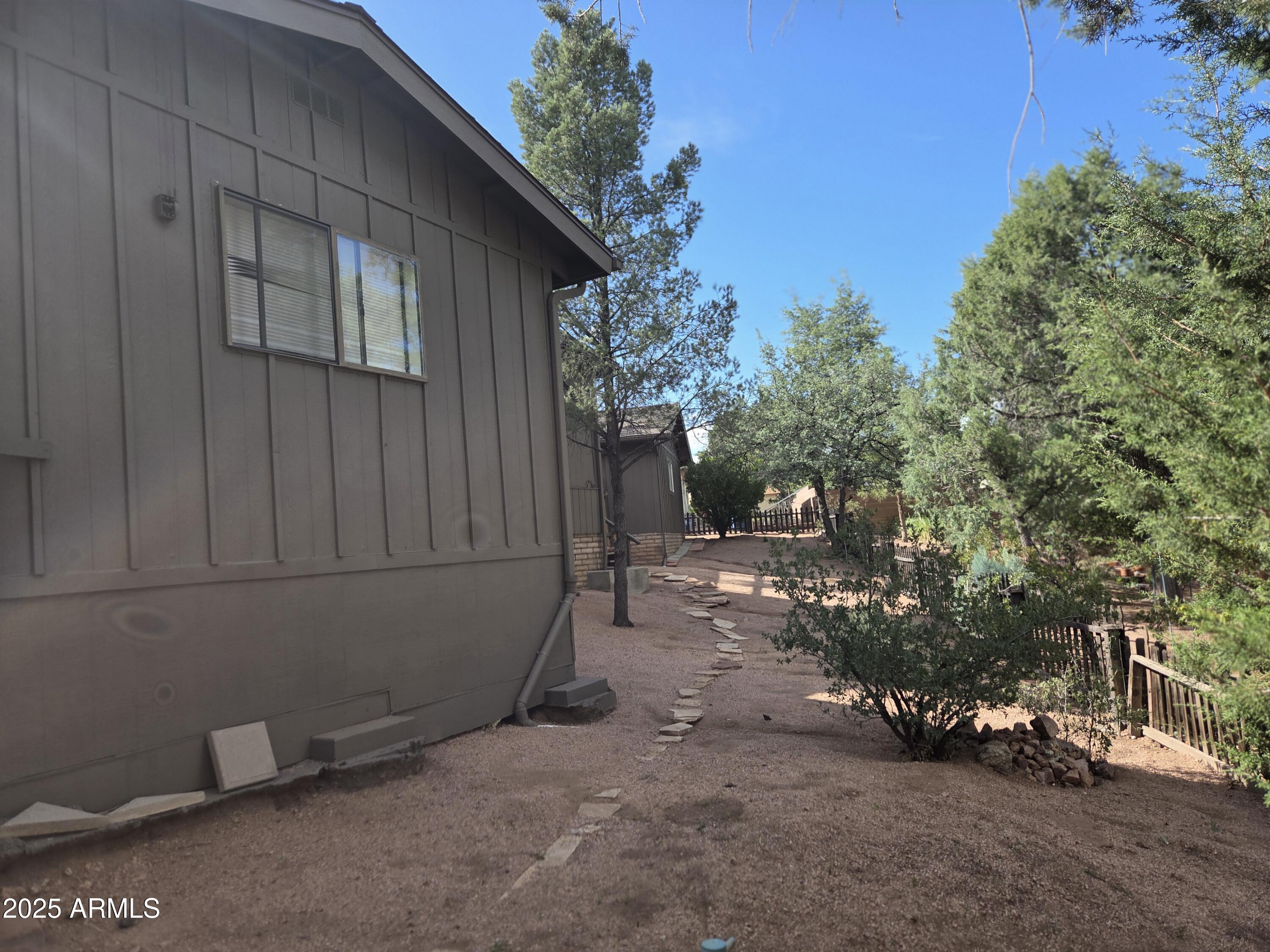 115 South Young Road Payson, AZ 85541 - Photo 32 of 34 a backyard of a house with lots of green space