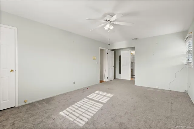 $899,999 | 11 Marlboro Lane, East Islip, NY 11730