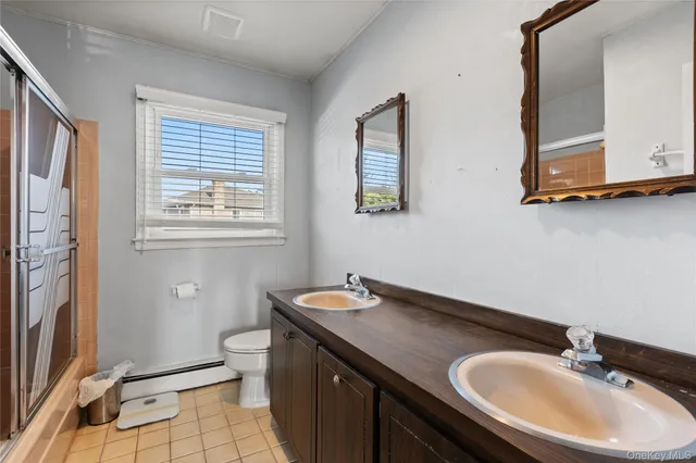 $899,999 | 11 Marlboro Lane, East Islip, NY 11730