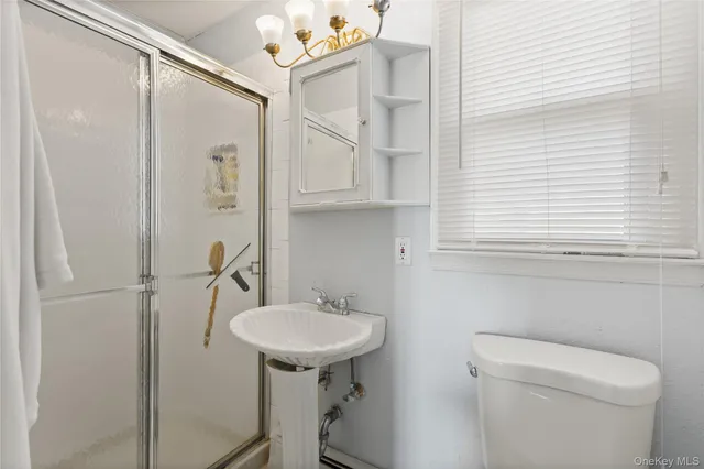 $899,999 | 11 Marlboro Lane, East Islip, NY 11730