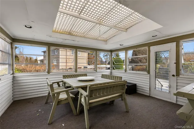 $899,999 | 11 Marlboro Lane, East Islip, NY 11730