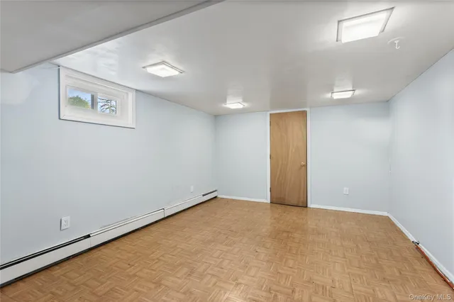 $899,999 | 11 Marlboro Lane, East Islip, NY 11730