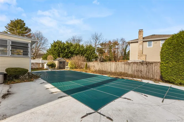 $899,999 | 11 Marlboro Lane, East Islip, NY 11730