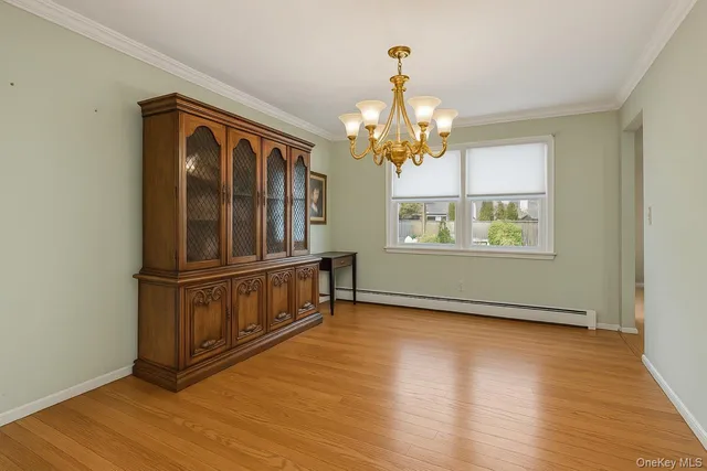 $899,999 | 11 Marlboro Lane, East Islip, NY 11730