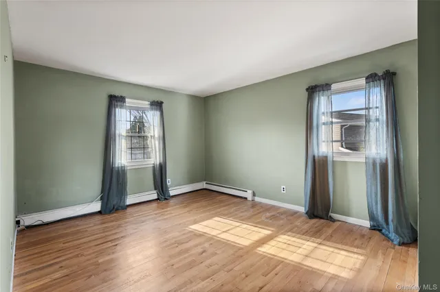 $899,999 | 11 Marlboro Lane, East Islip, NY 11730