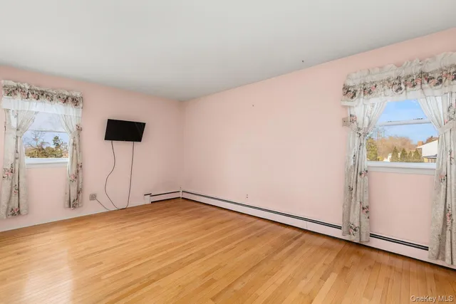 $899,999 | 11 Marlboro Lane, East Islip, NY 11730