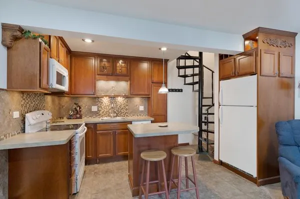 $1,000 | 11 St Thomas Colony, Unit 5, Fox Lake, IL 60020