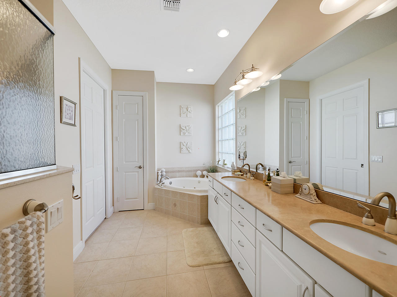 8633 Tompson Point Road Port St. Lucie, FL 34986 - Photo 15 of 31 Master Bathroom