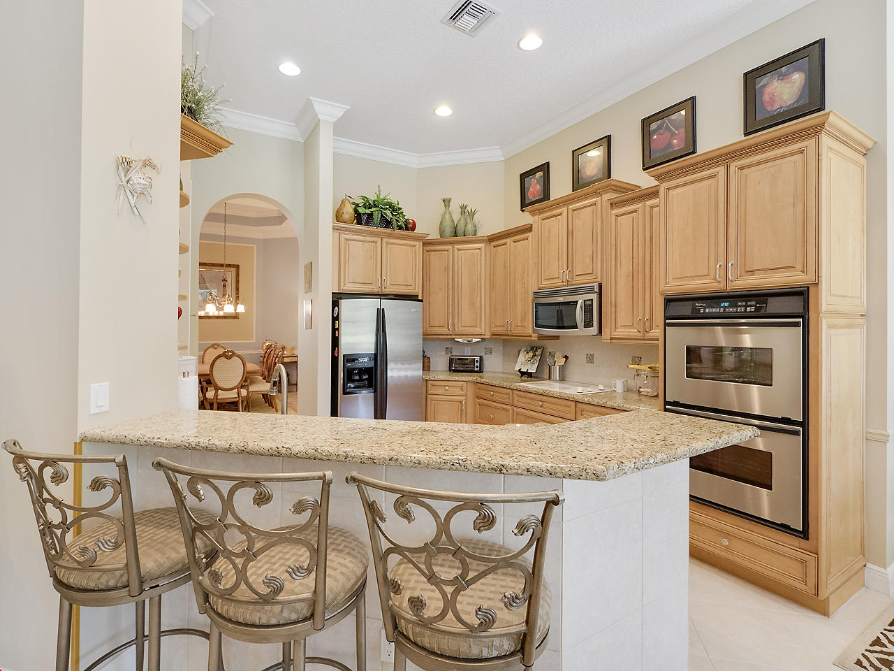 8633 Tompson Point Road Port St. Lucie, FL 34986 - Photo 7 of 31 Breakfast bar