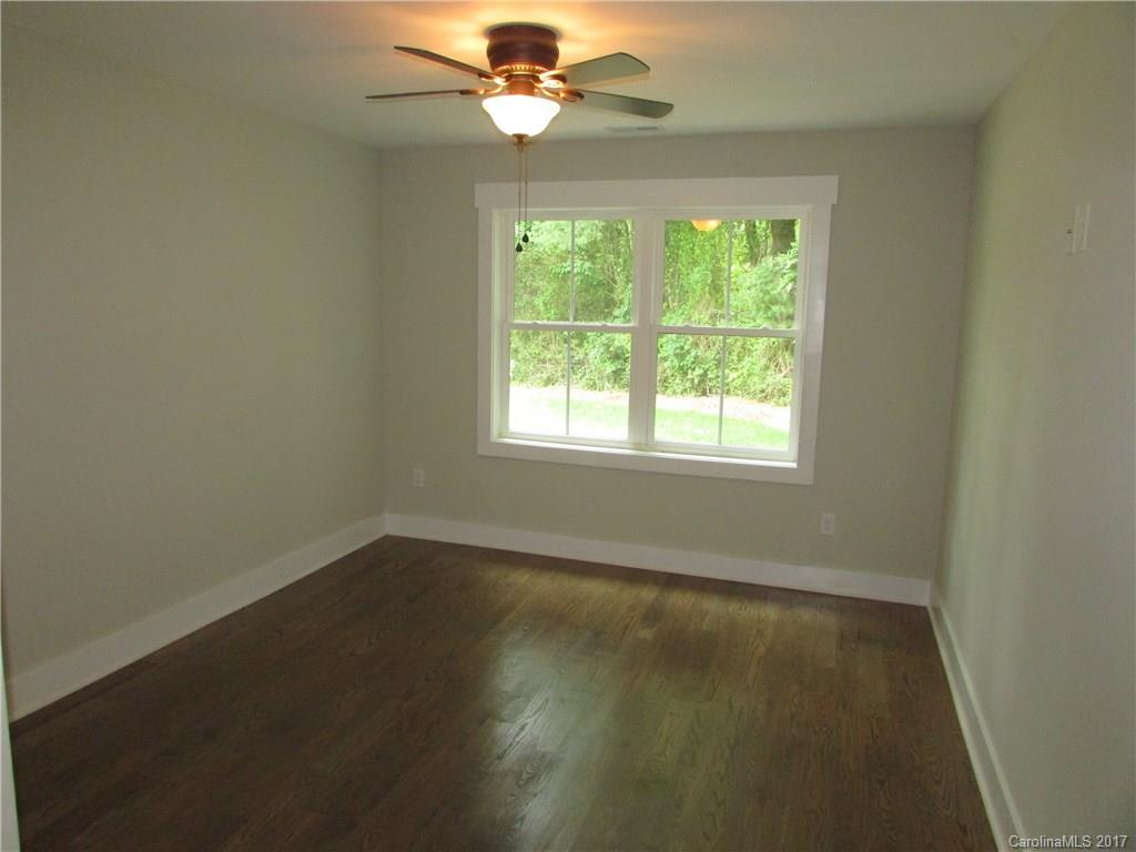 1807 Country Club Road, Unit 7 Hendersonville, NC 28739 - Photo 16 of 24 Gallery Image 16