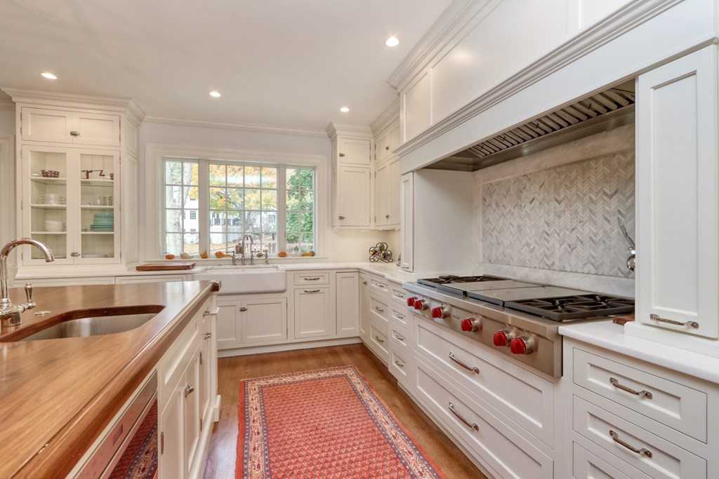 36 Jackson Road Wellesley, MA 02481 - Photo 5 of 32