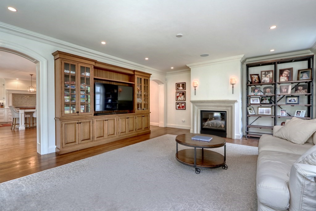 36 Jackson Road Wellesley, MA 02481 - Photo 7 of 32