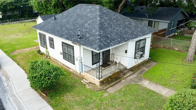 an aerial view of a house having yard