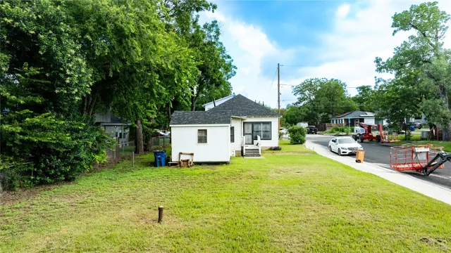 a view of a house with swimming pool and sitting area