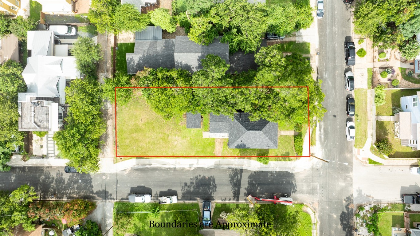 1909 East 14th Street Austin, TX 78702 - Photo 8 of 15 front view of a house