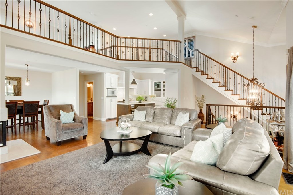 527 Avenue C Redondo Beach, CA 90277 - Photo 3 of 32