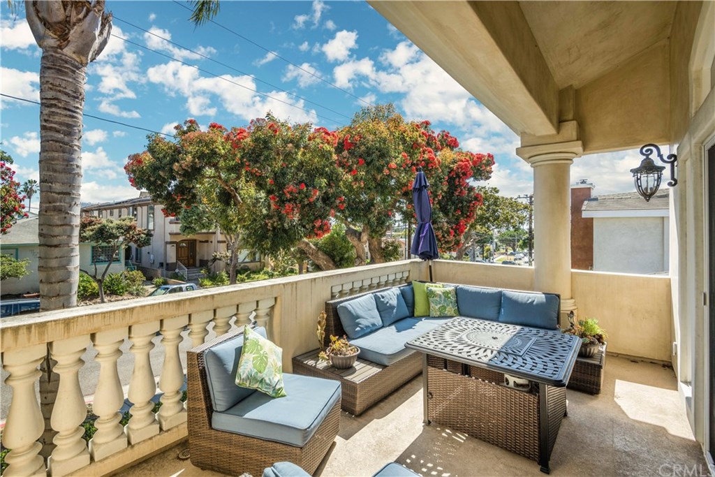 527 Avenue C Redondo Beach, CA 90277 - Photo 7 of 32