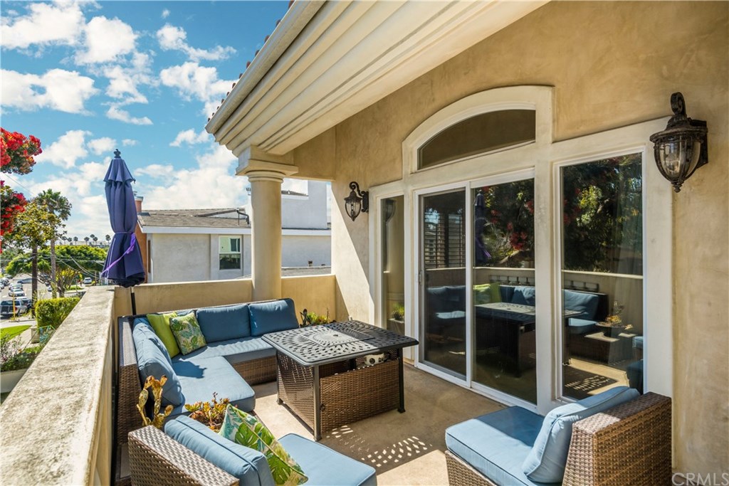 527 Avenue C Redondo Beach, CA 90277 - Photo 8 of 32