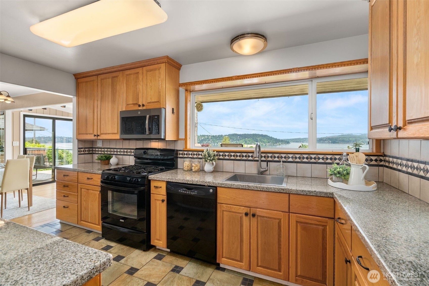10468 Forest Avenue South Seattle, WA 98178 - Photo 14 of 40