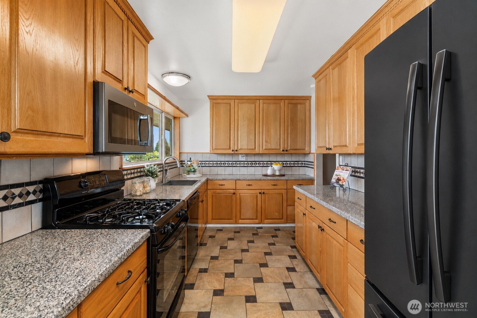 10468 Forest Avenue South Seattle, WA 98178 - Photo 15 of 40
