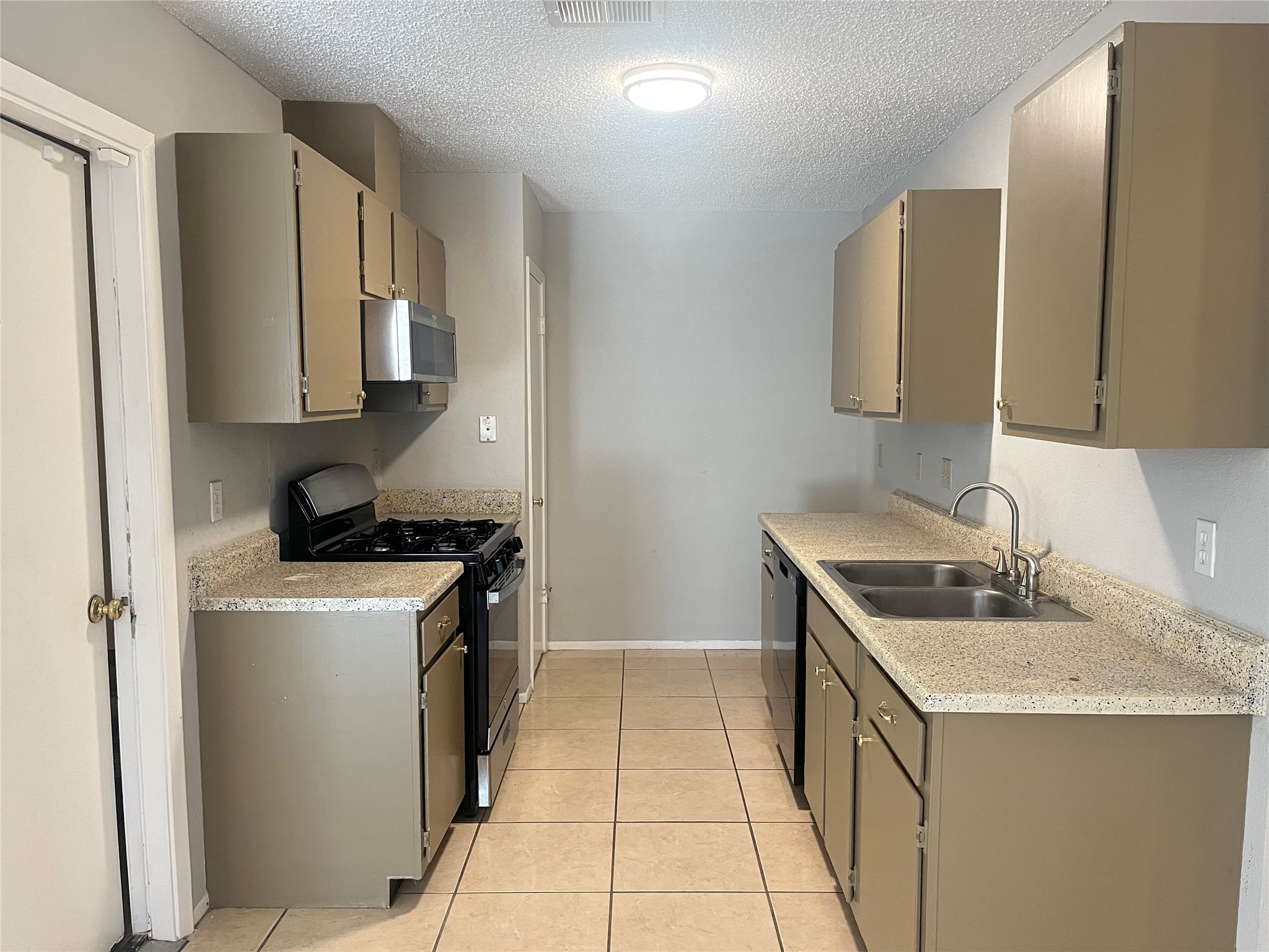 13643 Vickston Lane Houston, TX 77014 - Photo 9 of 18