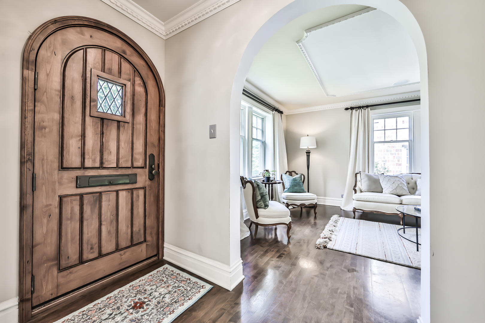 576 Selborne Road Riverside, IL 60546 - Photo 4 of 40