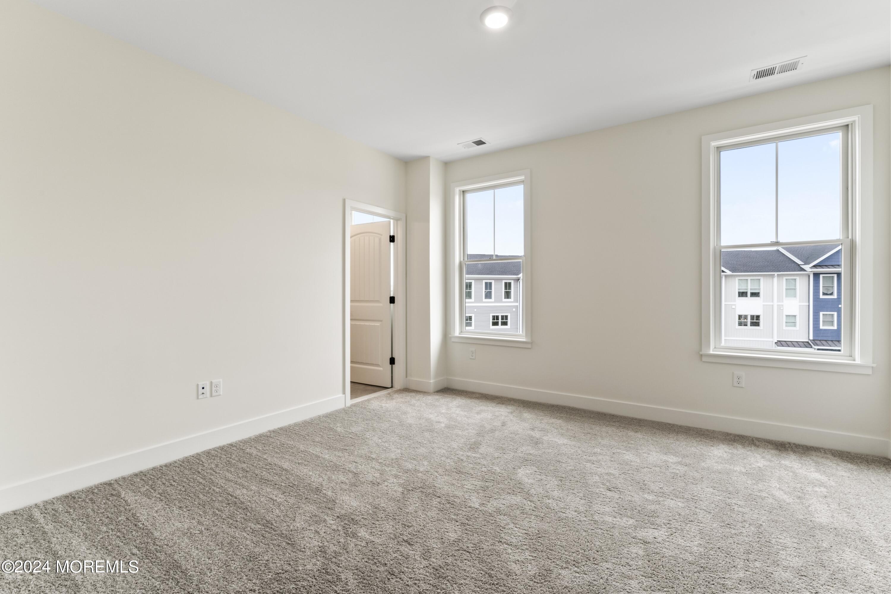 25 Raritan Cove Keyport, NJ 07735 - Photo 27 of 50 an empty room with windows and closet