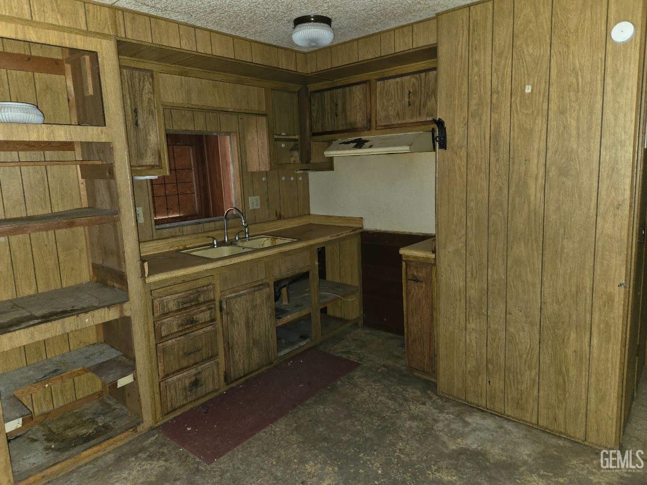 Undisclosed Address Lake Isabella, CA 93240 - Photo 9 of 16 a view of walk in closet