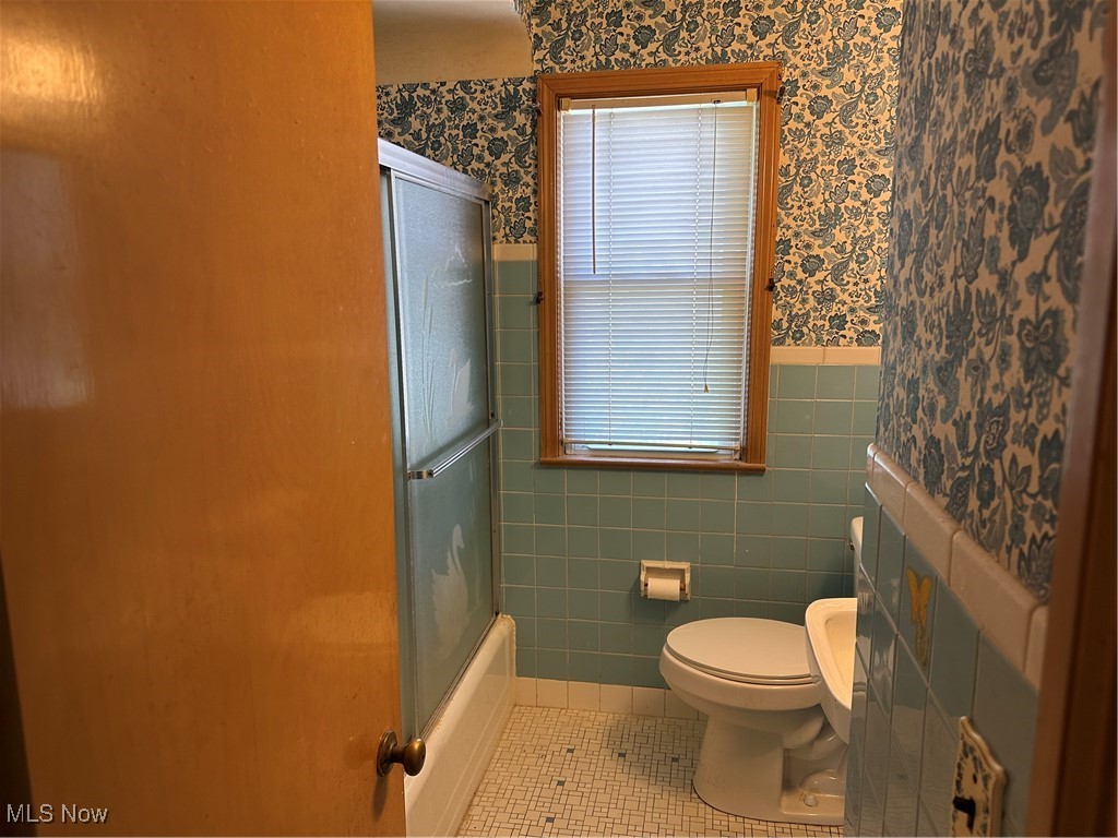 15917 Turney Road Maple Heights, OH 44137 - Photo 10 of 19 First floor full bath with tub/shower combo
