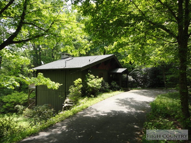 8399 Hemlock Ridge Road Blowing Rock, NC 28605 - Photo 17 of 25 Gallery Image 17