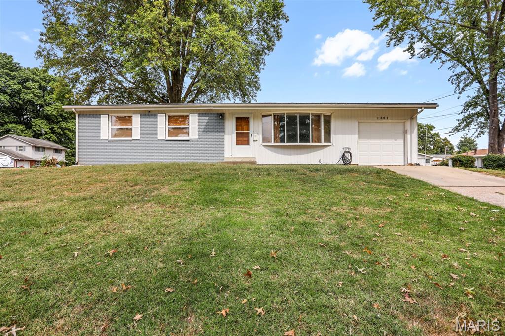 1301 Springfield Drive Belleville, IL 62221 - Photo 1 of 28