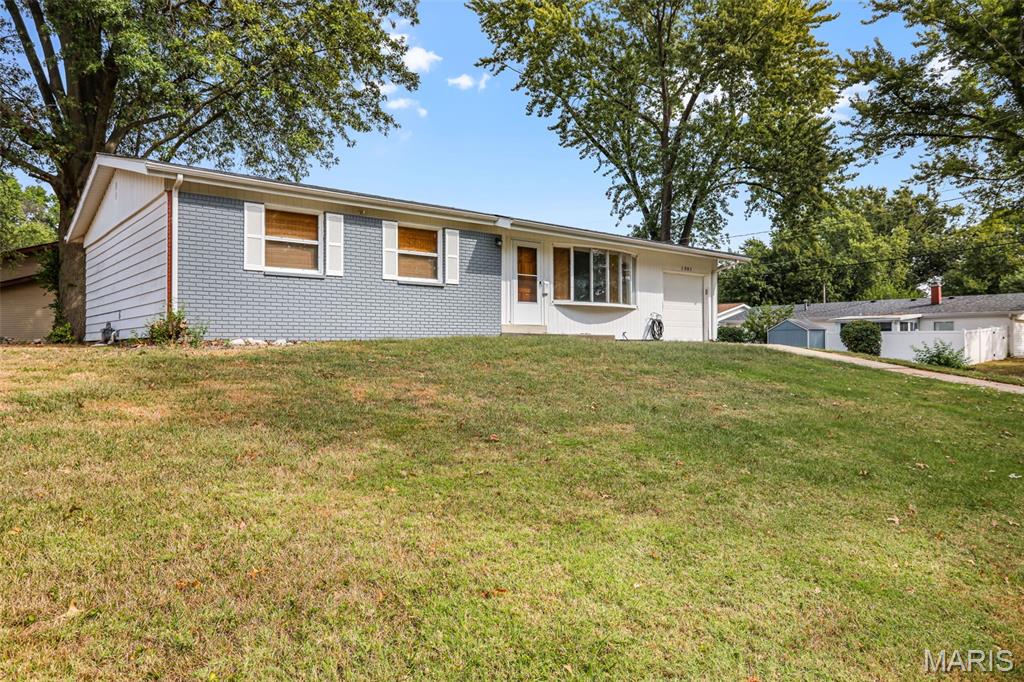 1301 Springfield Drive Belleville, IL 62221 - Photo 2 of 28