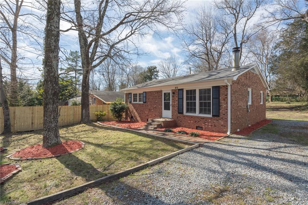 415 Peace Street High Point, NC 27262 - Photo 14 of 33 LONG DRIVEWAY~