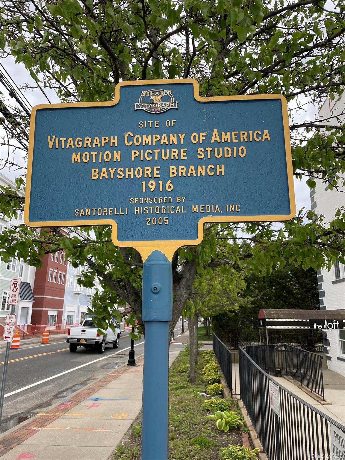 94 4th Avenue Bay Shore, NY 11706 - Photo 5 of 6