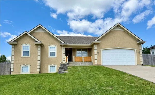 $499,000 | 1322 Greenwood Drive, Tonganoxie, KS 66086