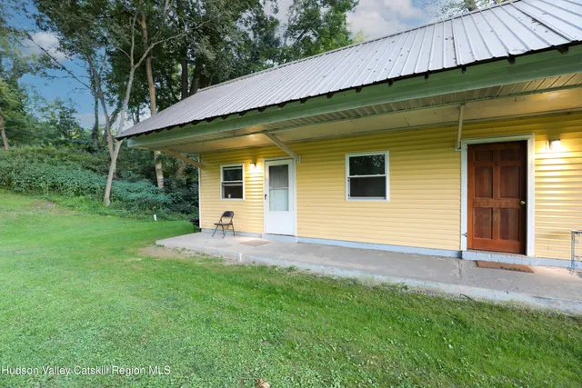 a view of front of house with a yard